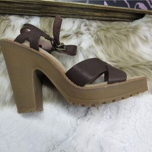 Chinese Laundry MASSIVE Heel New